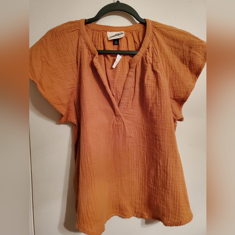 Universal Threads brand top